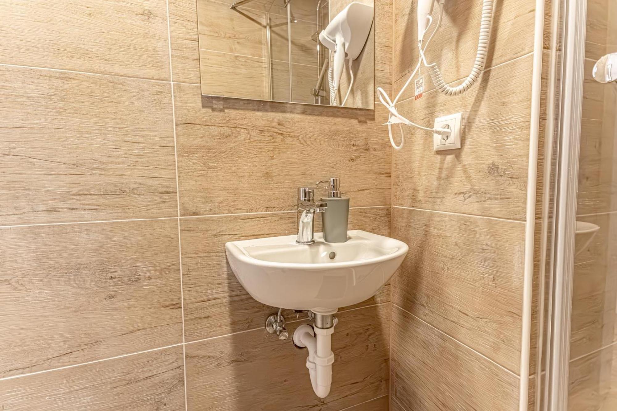 Wiener Stadthalle Boutique - Ideal For Couples Wien